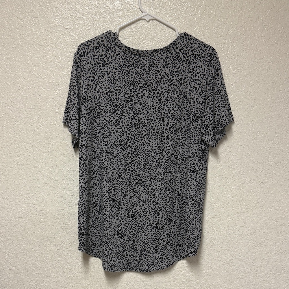 NWT OLD NAVY Gray Leopard Print Short Sleeve Top - Picture 5 of 12